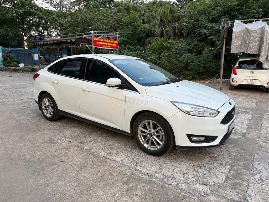 ford focus 1.5at trang