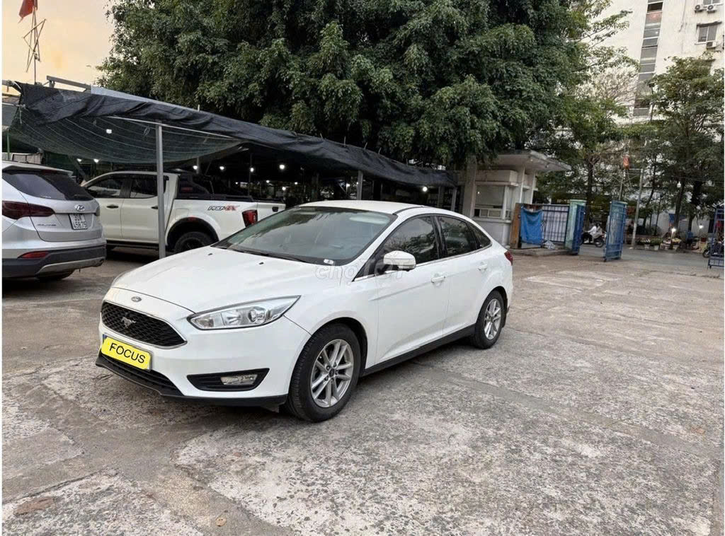 ford focus 1.5at trang