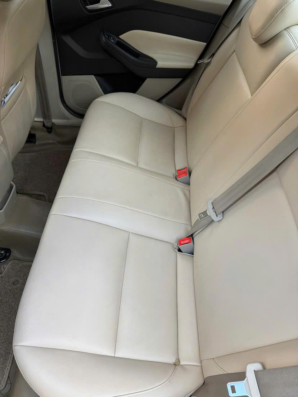 ford focus 1.5at trang