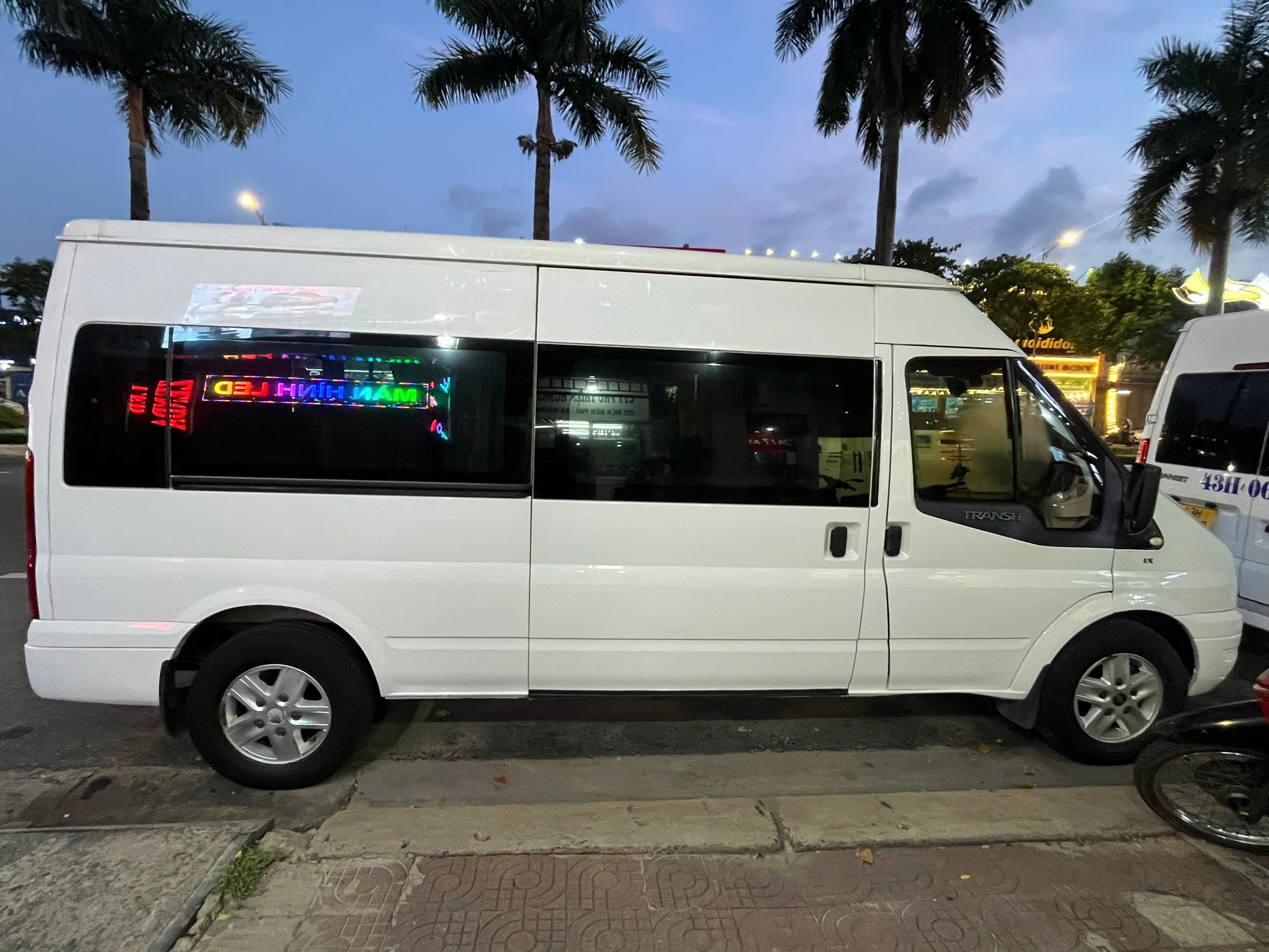 ford transit svp 2019 16 cho trang- 360 trieu
