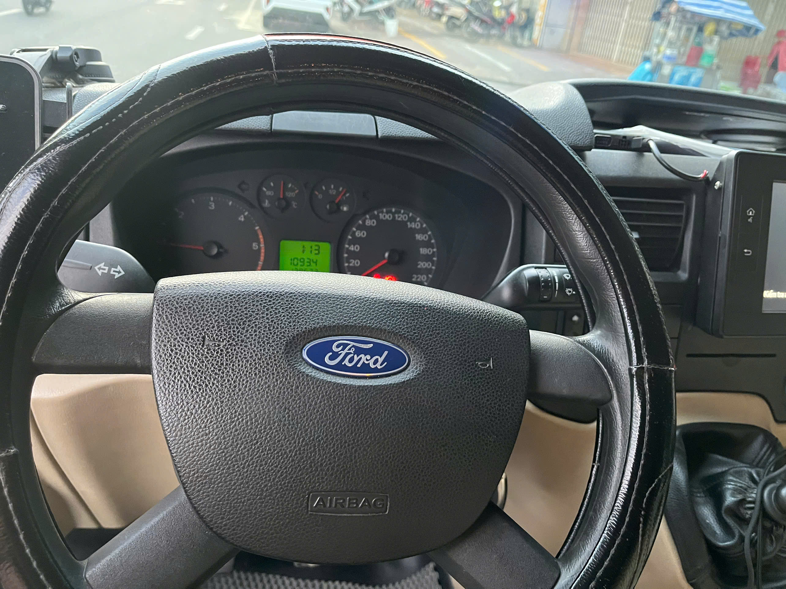 ford transit svp 2019 16 cho trang- 360 trieu