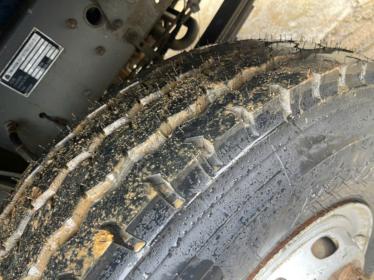 gia dinh chuyen doi cong viec can ban  xe tai thung sx207