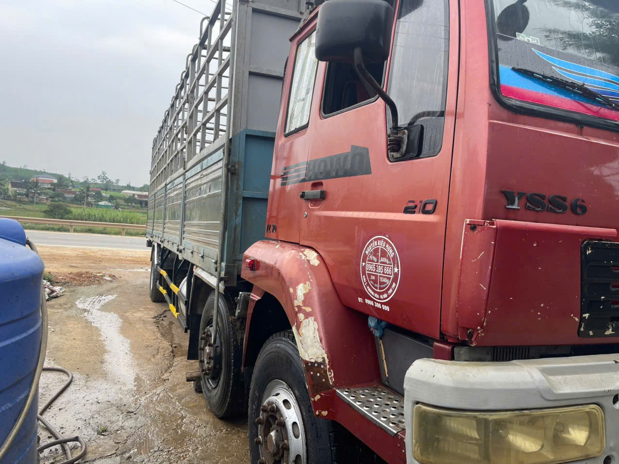 gia dinh chuyen doi cong viec can ban  xe tai thung sx207