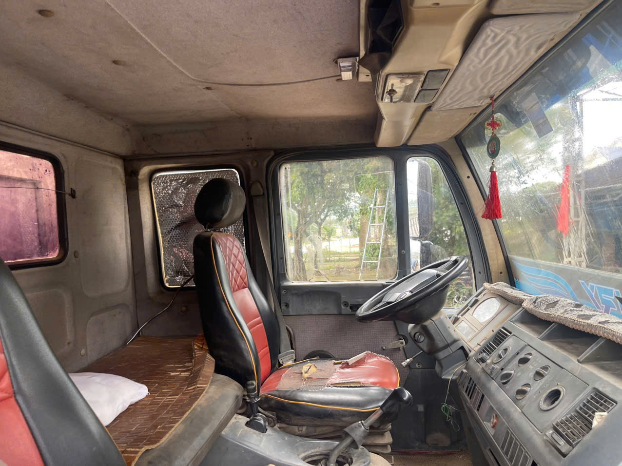 gia dinh chuyen doi cong viec can ban  xe tai thung sx207