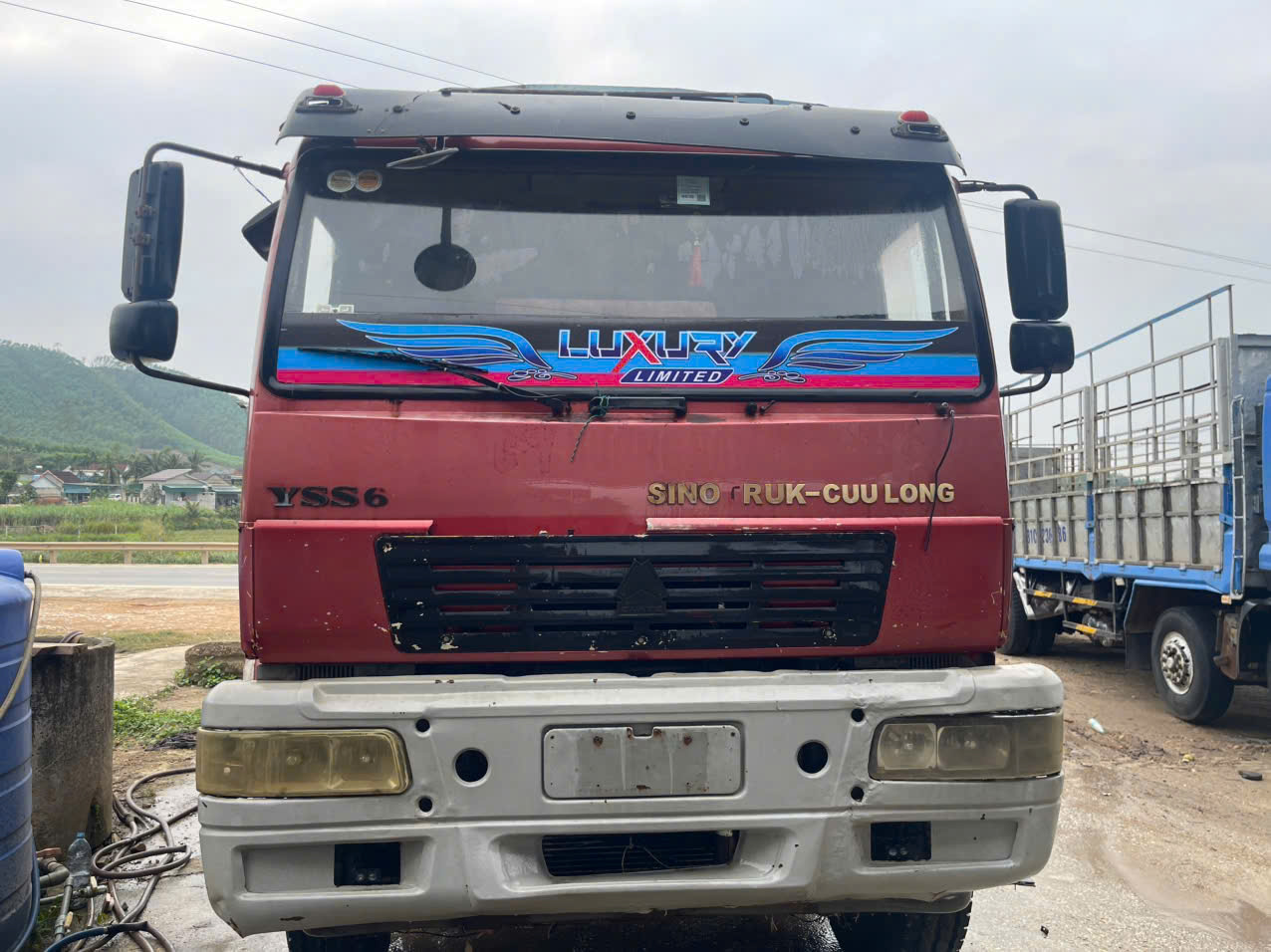 gia dinh chuyen doi cong viec can ban  xe tai thung sx207