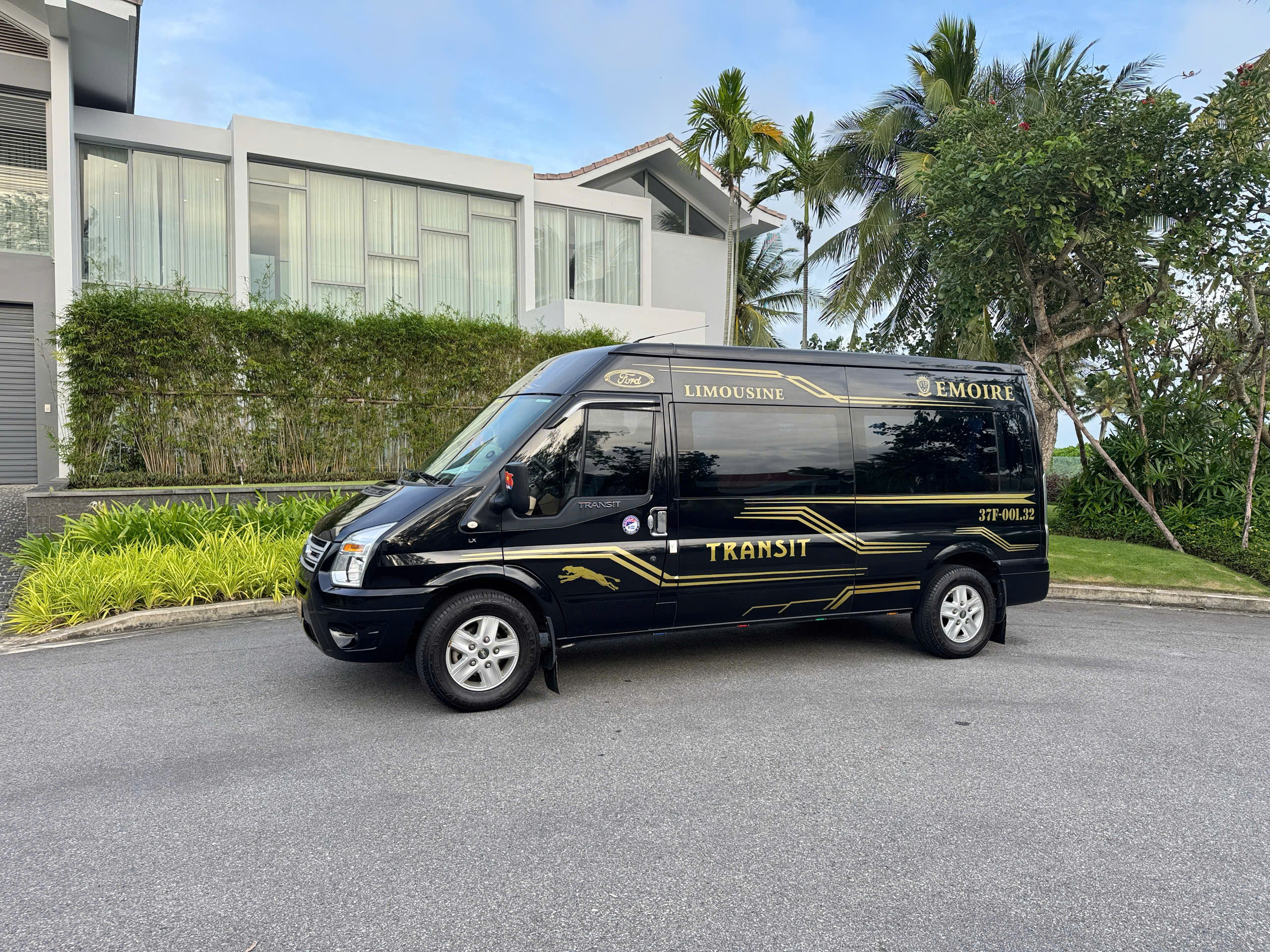gia dinh chuyen nha vao da nang sinh song can ban xe for transit doi 2021
