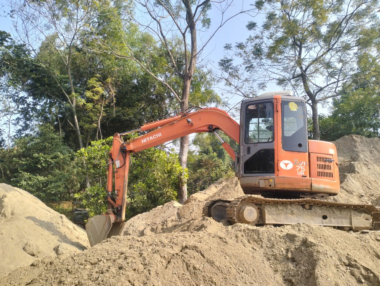 gia dinh het viec muon ban may 75