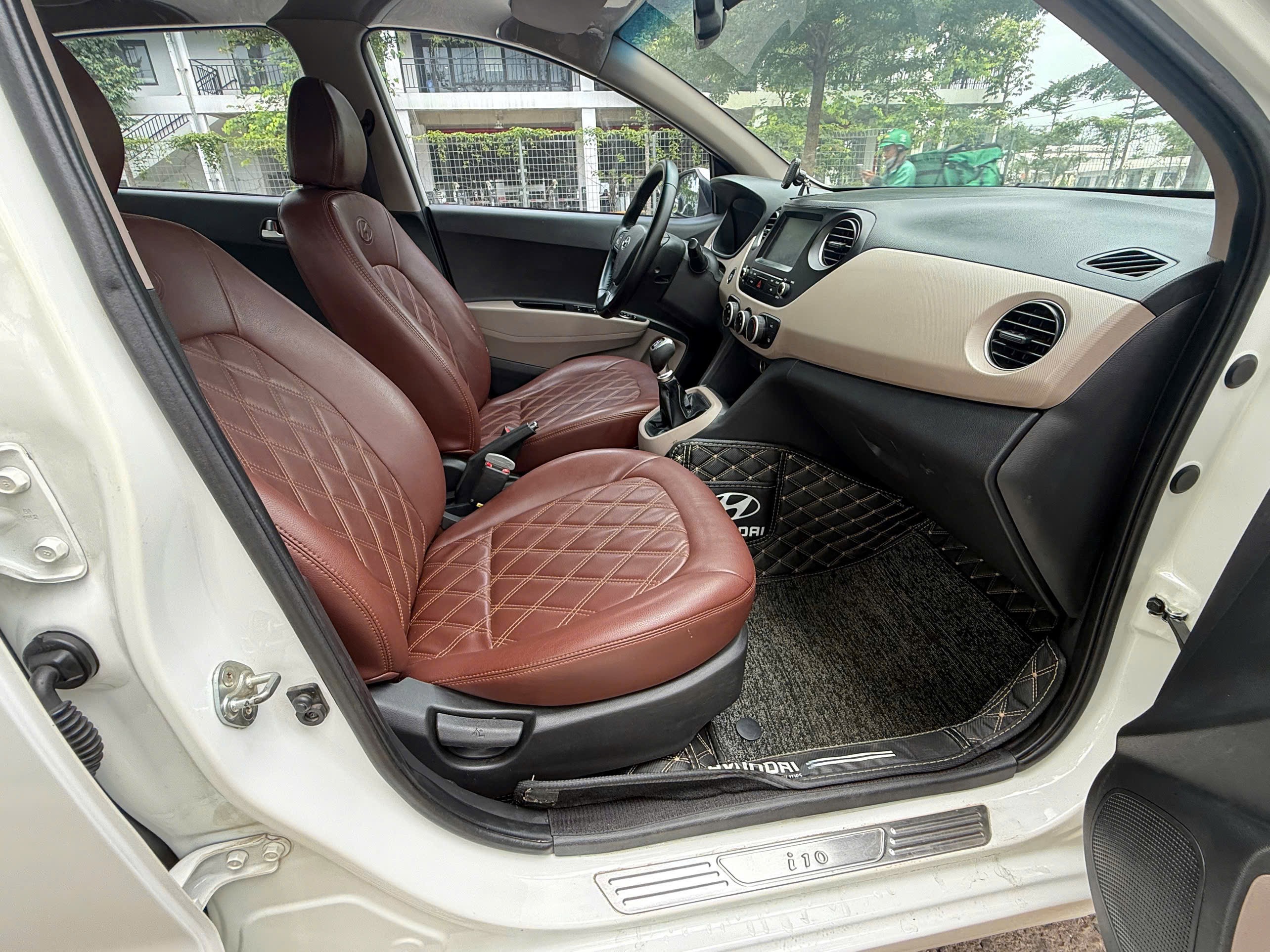 huyndai i10 sx 2019 sen dan so san ban du