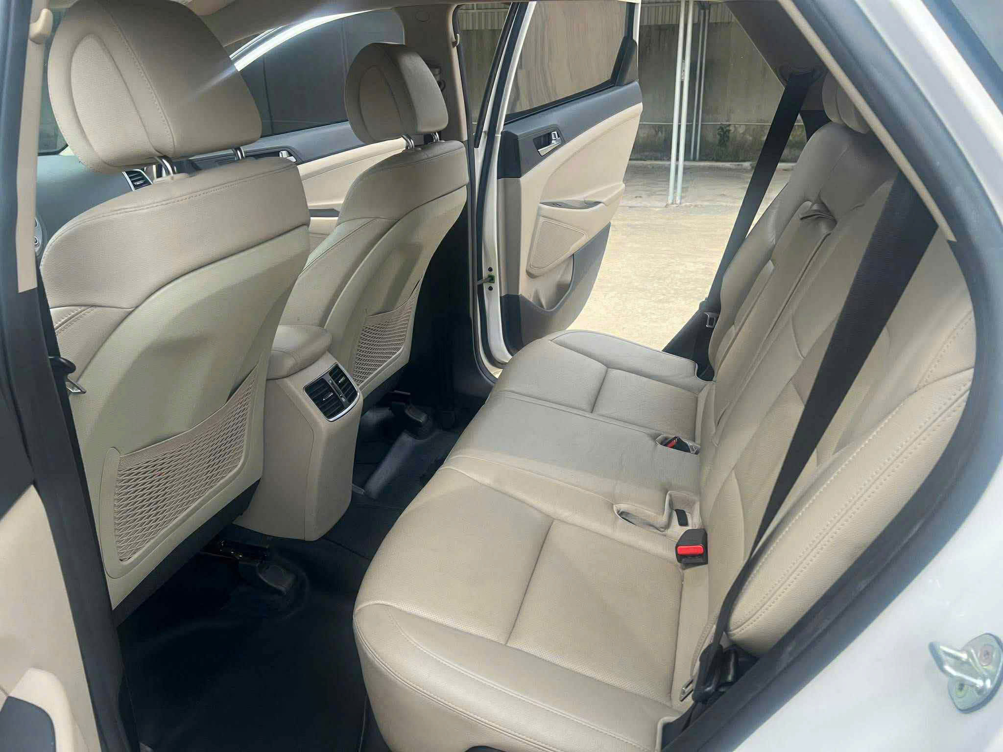 hyundai tucson 2.0 tieu chuan 2018 trang 110000 km- 480 trieu