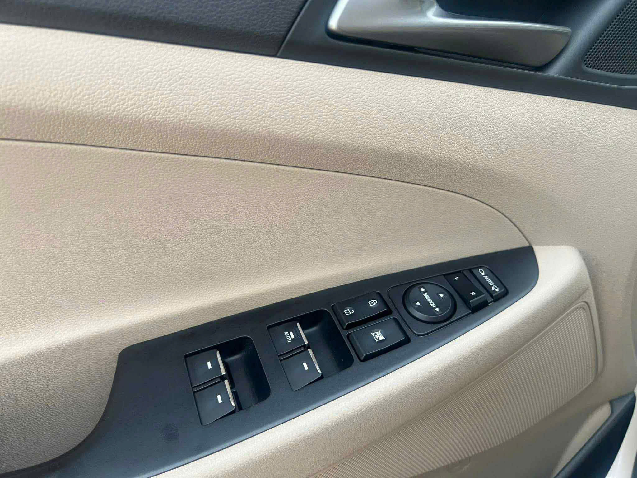 hyundai tucson 2.0 tieu chuan 2018 trang 110000 km- 480 trieu