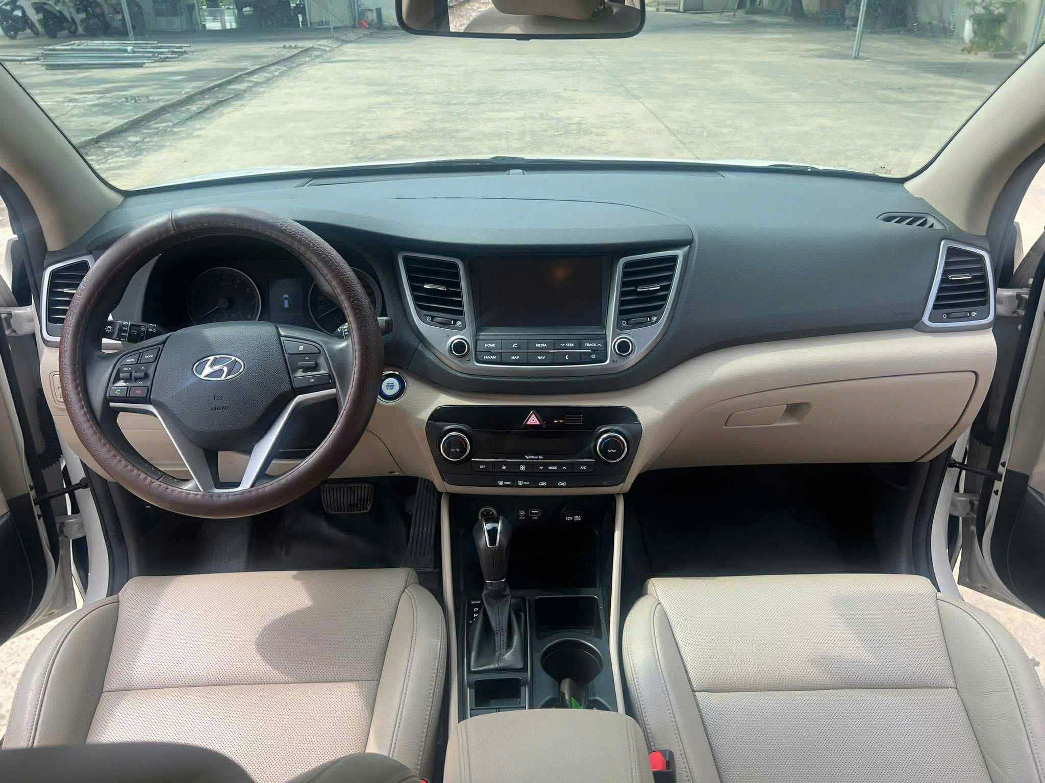 hyundai tucson 2.0 tieu chuan 2018 trang 110000 km- 480 trieu