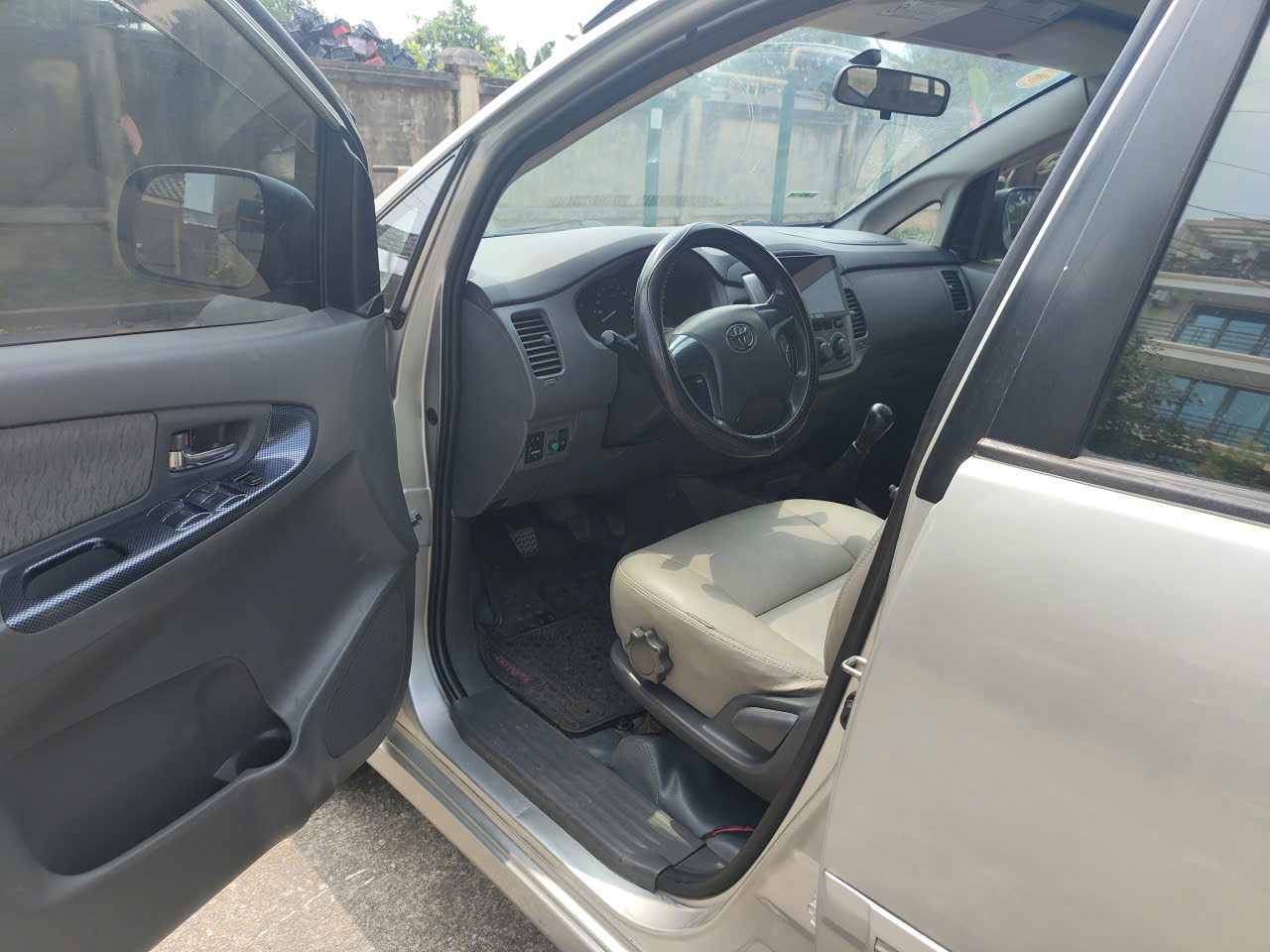 innova sx 2013 ban e. tu nhan cong chuc nha nuoc chu du xe khong mot ngay dich vu di dung 18van.