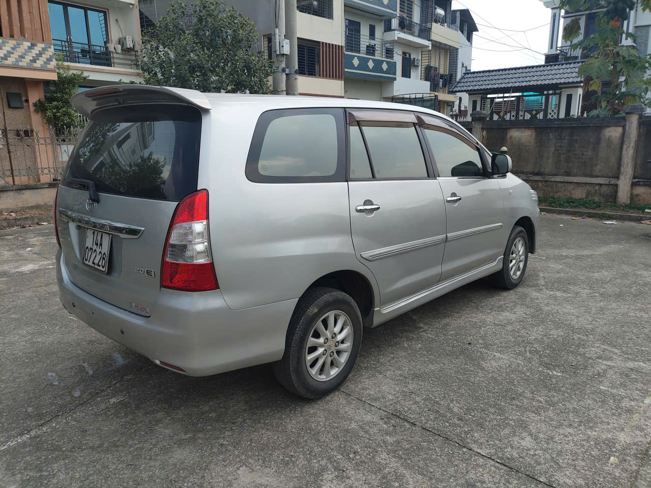 innova sx 2013 ban e. tu nhan cong chuc nha nuoc chu du xe khong mot ngay dich vu di dung 18van.