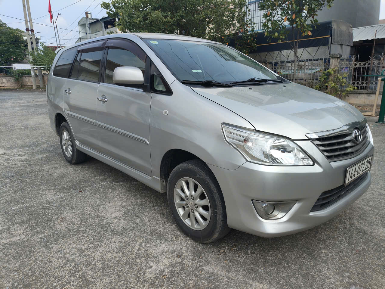 innova sx 2013 ban e. tu nhan cong chuc nha nuoc chu du xe khong mot ngay dich vu di dung 18van.