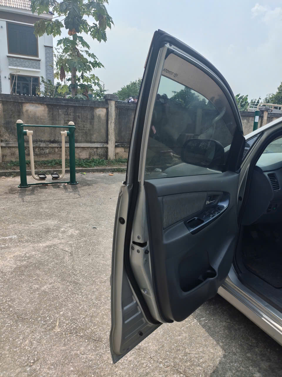 innova sx 2013 ban e. tu nhan cong chuc nha nuoc chu du xe khong mot ngay dich vu di dung 18van.