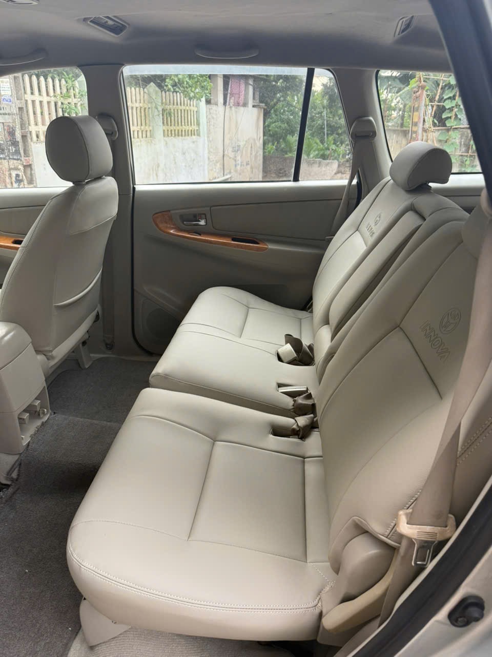 innova v sx cuoi 2010 hang zin dep cang gia 225 tr