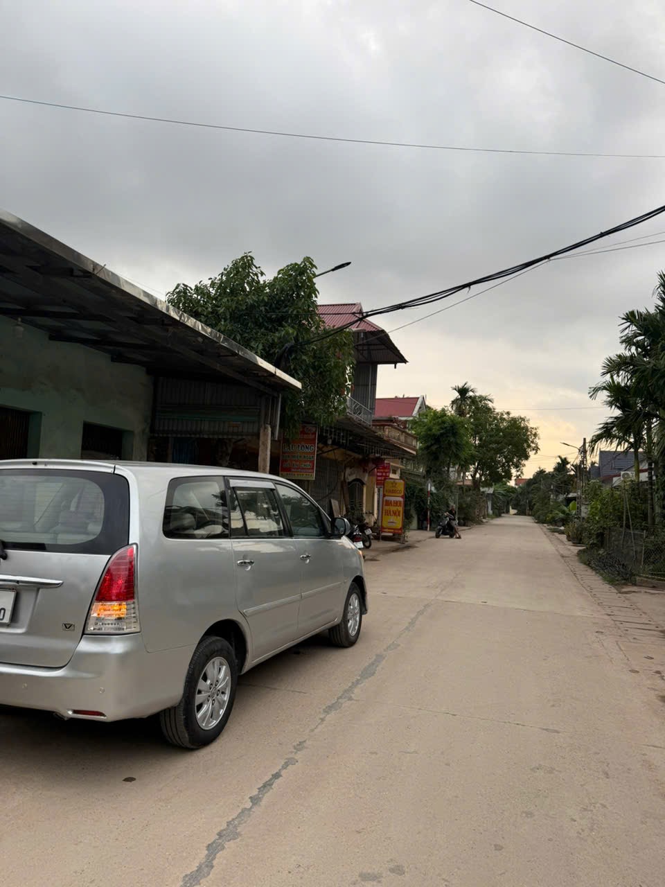 innova v sx cuoi 2010 hang zin dep cang gia 225 tr