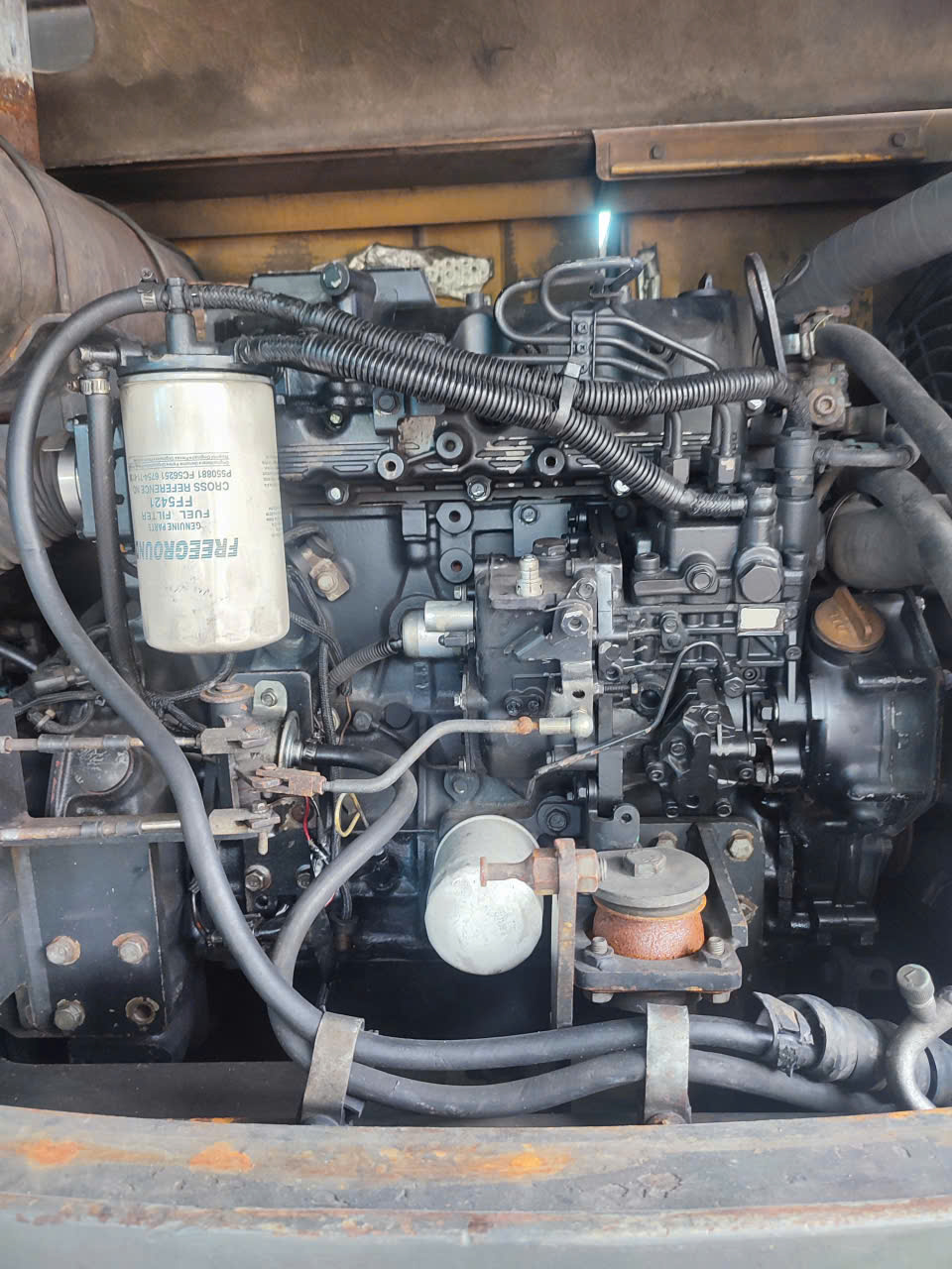 khong co viec minh can ban may xuc dao banh lop volvo 55 doi 2009