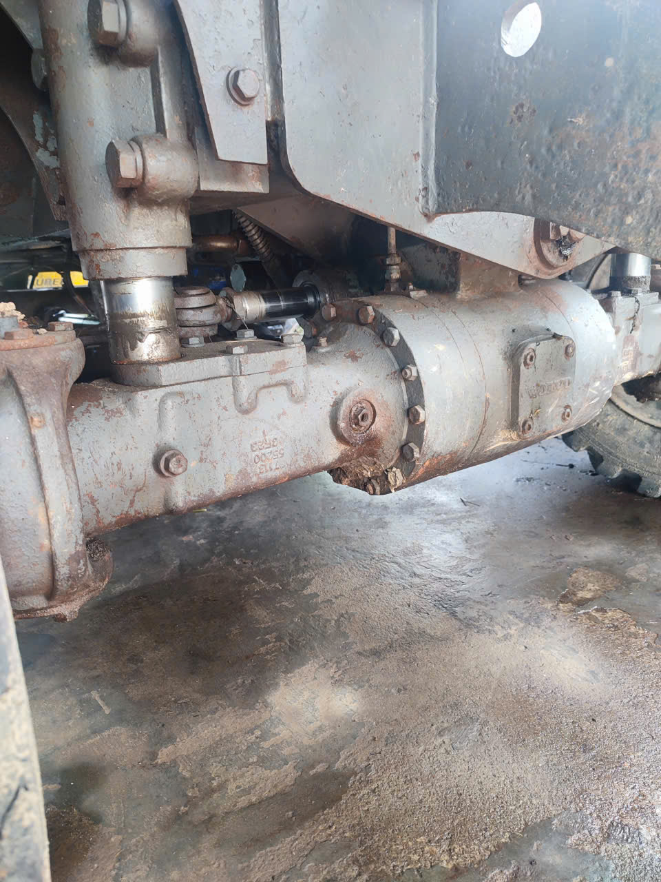 khong co viec minh can ban may xuc dao banh lop volvo 55 doi 2009