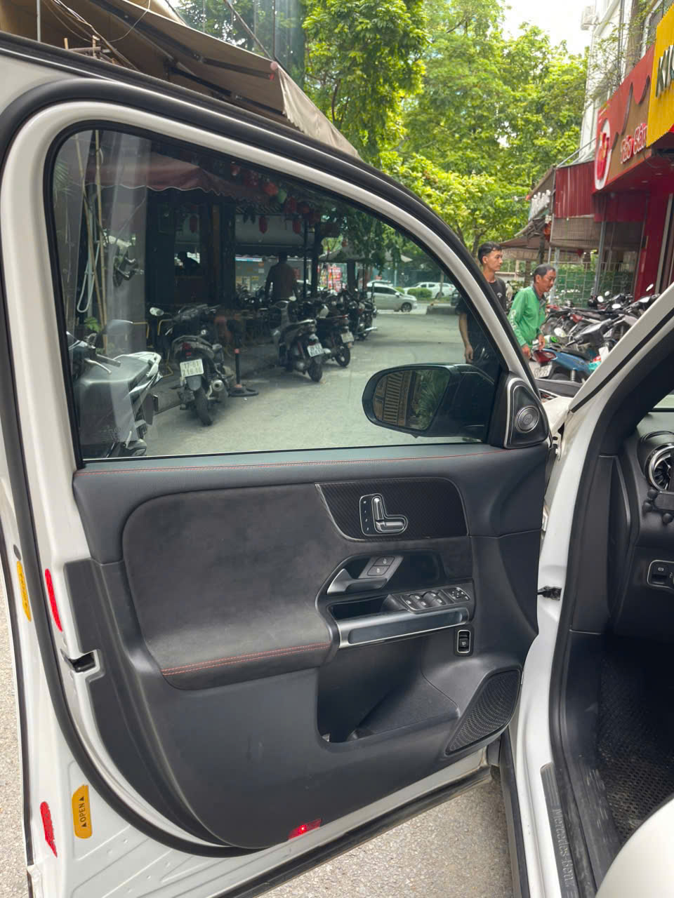 mercedes-benz glb 2022 trang 80000 km
