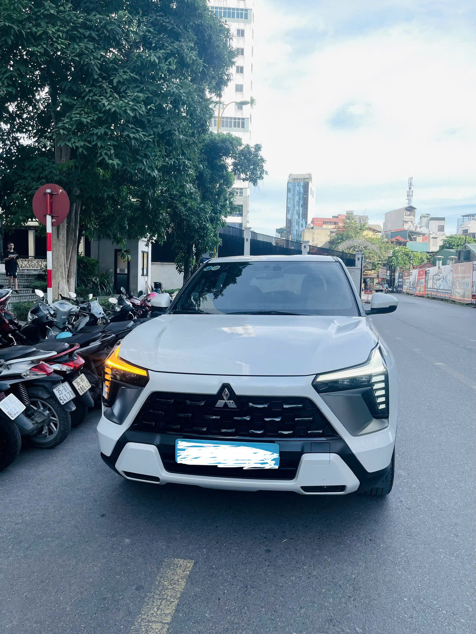 mitsubishi xforce pre 2024 trang -585 trieu
