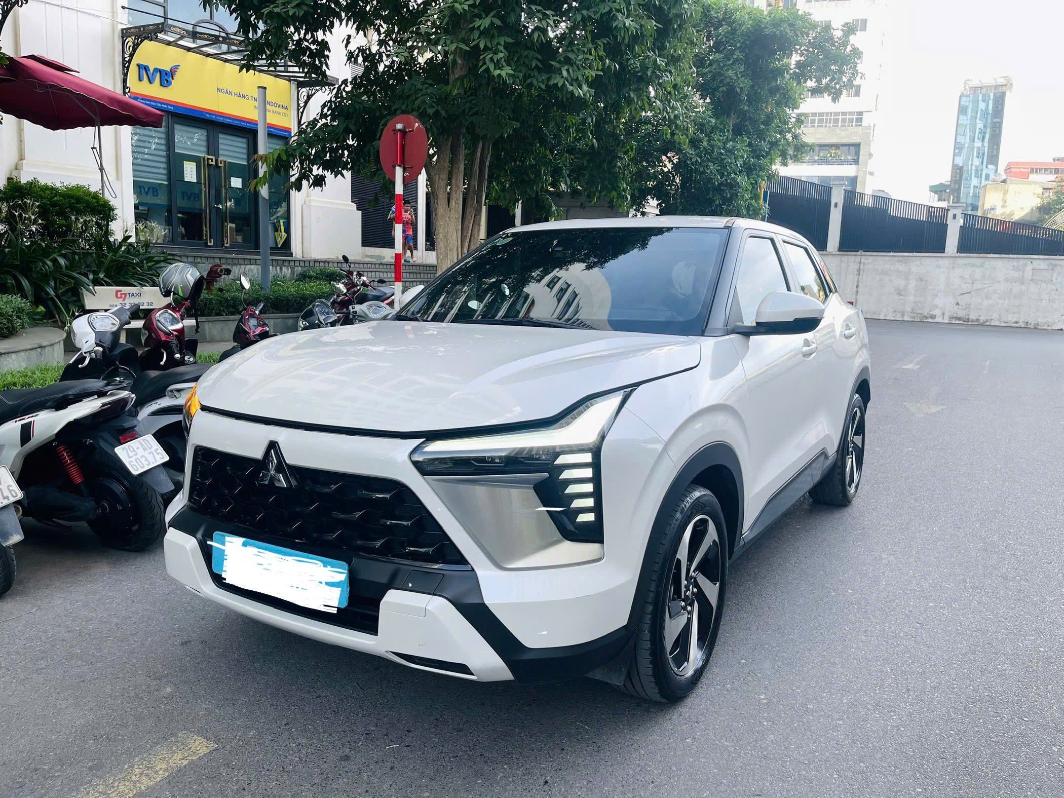 mitsubishi xforce pre 2024 trang -585 trieu