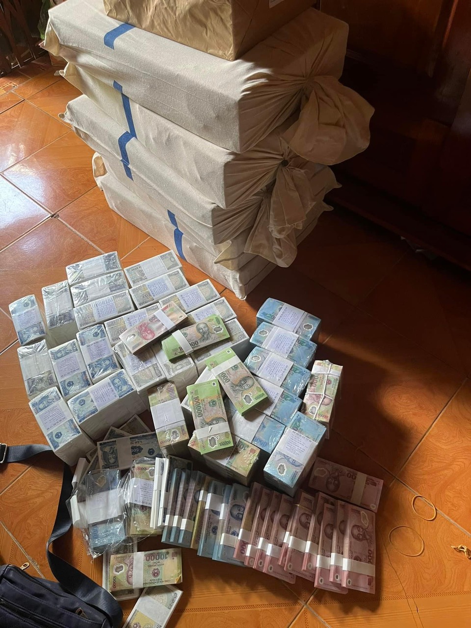 nhan doi tien moi, tien le , di le , hau dong quanh nam 24/7