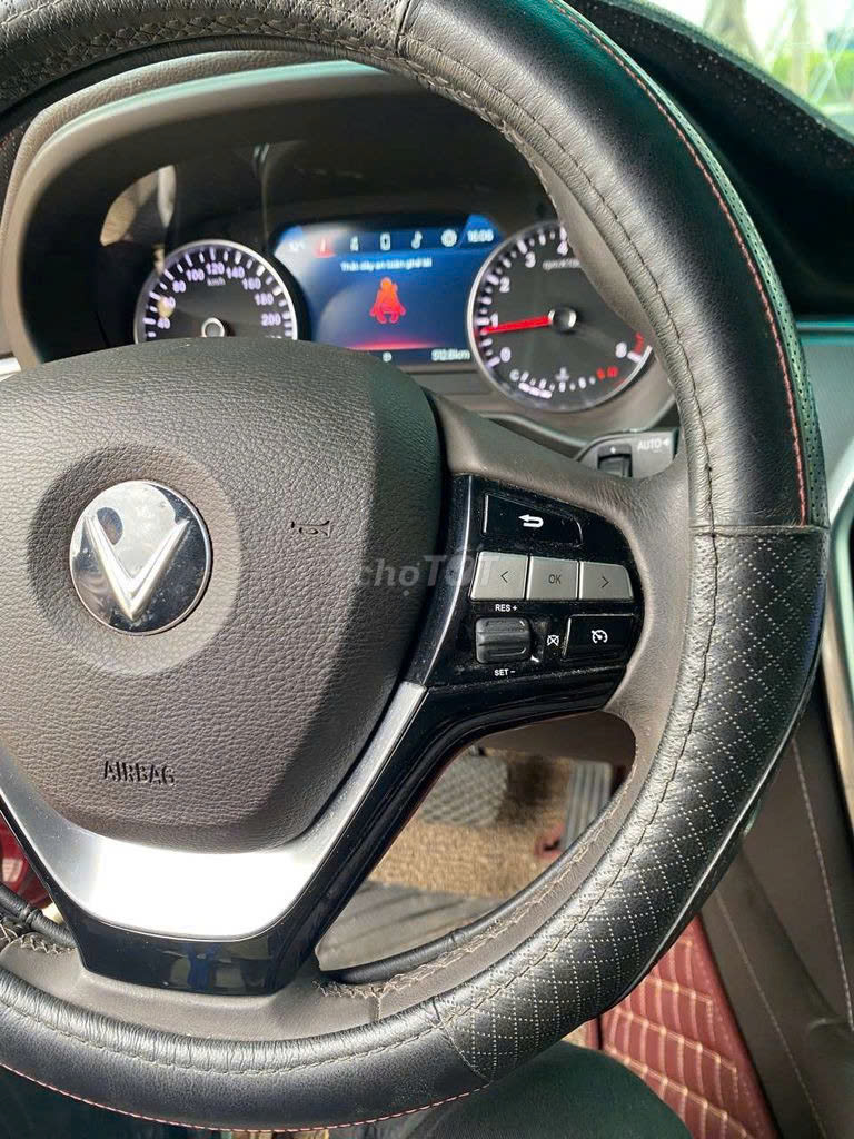 vinfast lux sa2.0 base 2020 35.000 km do-575 trieu