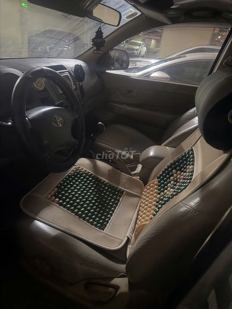 xe ban tai toyota hilux doi 2009, dong co dau, mau bac.